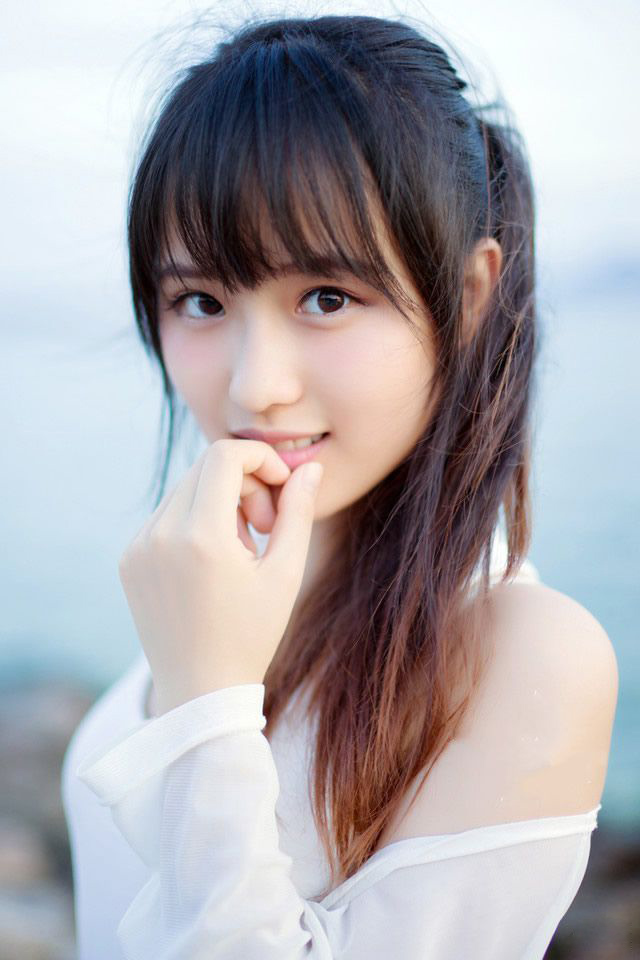 “好像蝉儿姐姐这些年也没变过，反倒是我们都快老了，你说是不是夫君偏心，传了蝉儿姐姐什么不传之秘？”小乔好奇道。